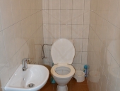 wc v podkroví